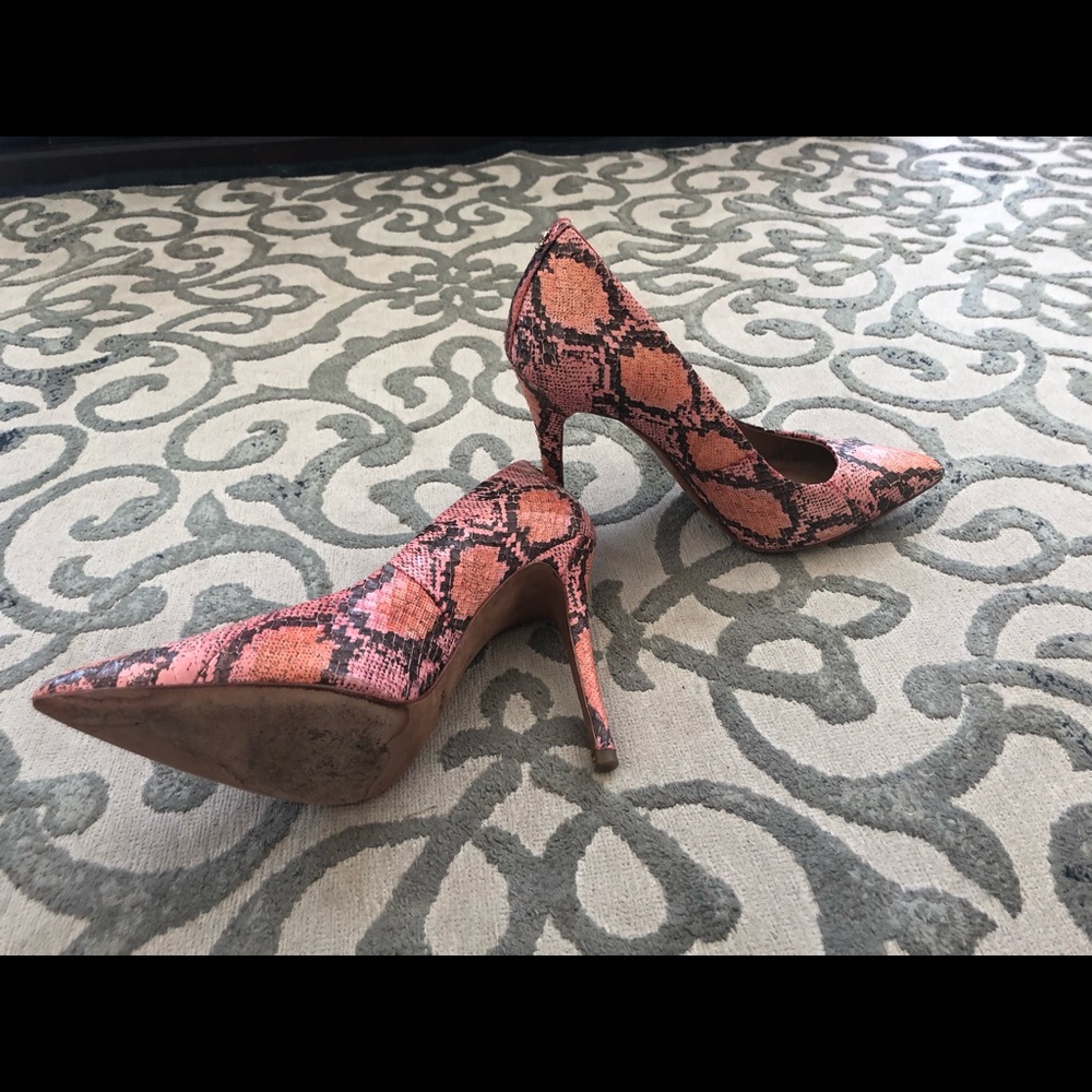 Gorgeous Coach pumps